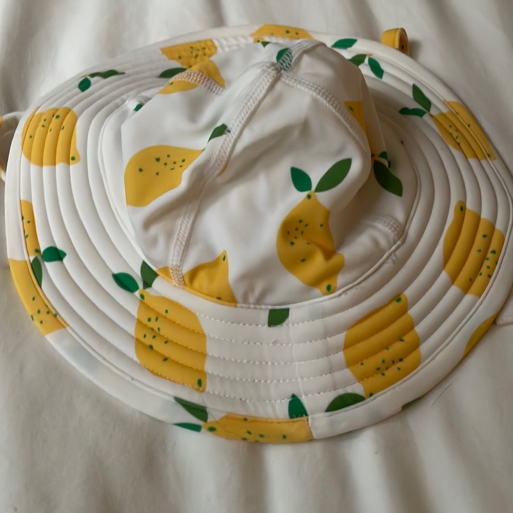 Gently used Hanna Andersson lemons swim hat. Size XXS